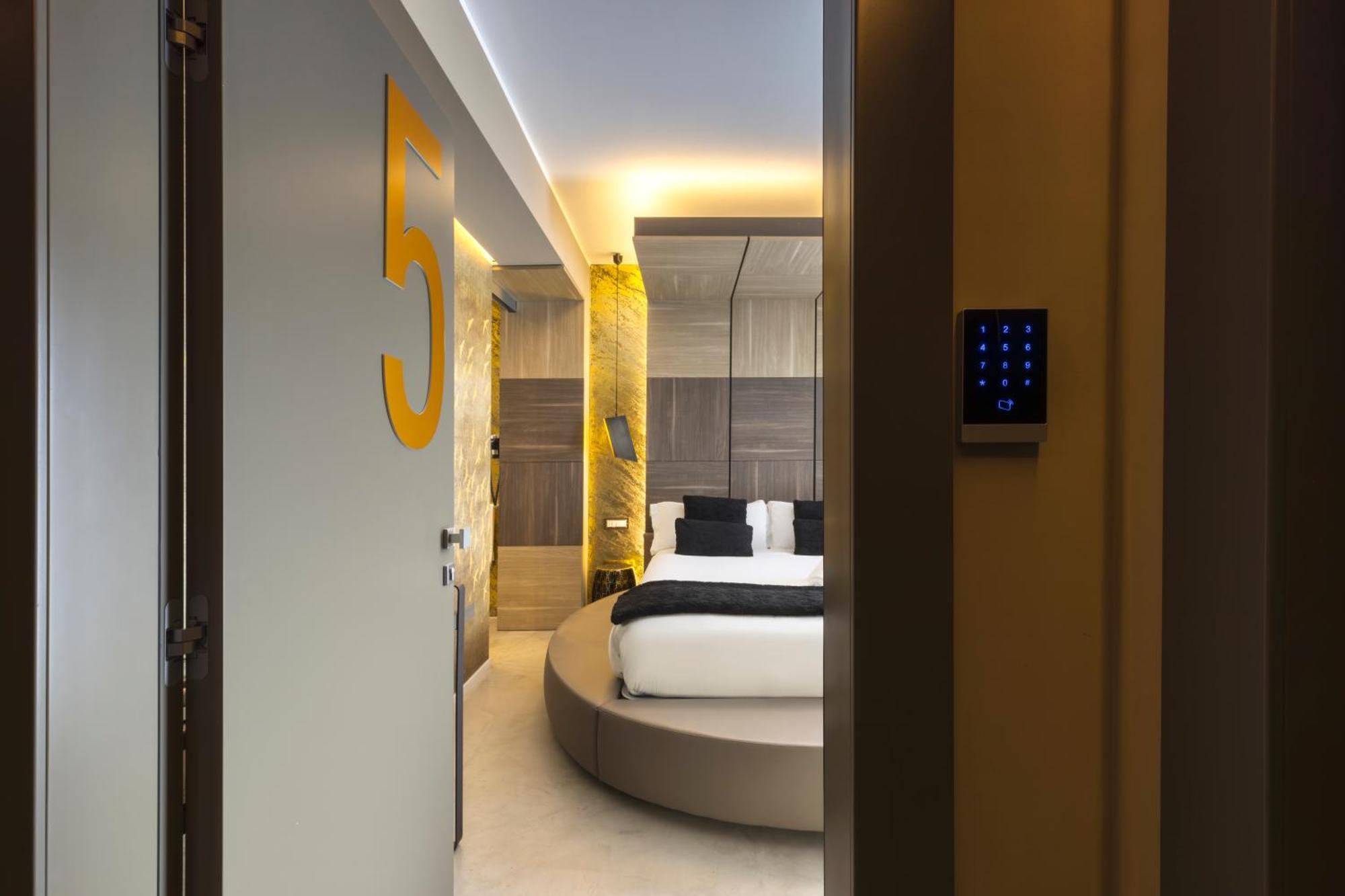 Bed and Breakfast Milestone (Adults Only) Куарту-Сант'Элена Экстерьер фото
