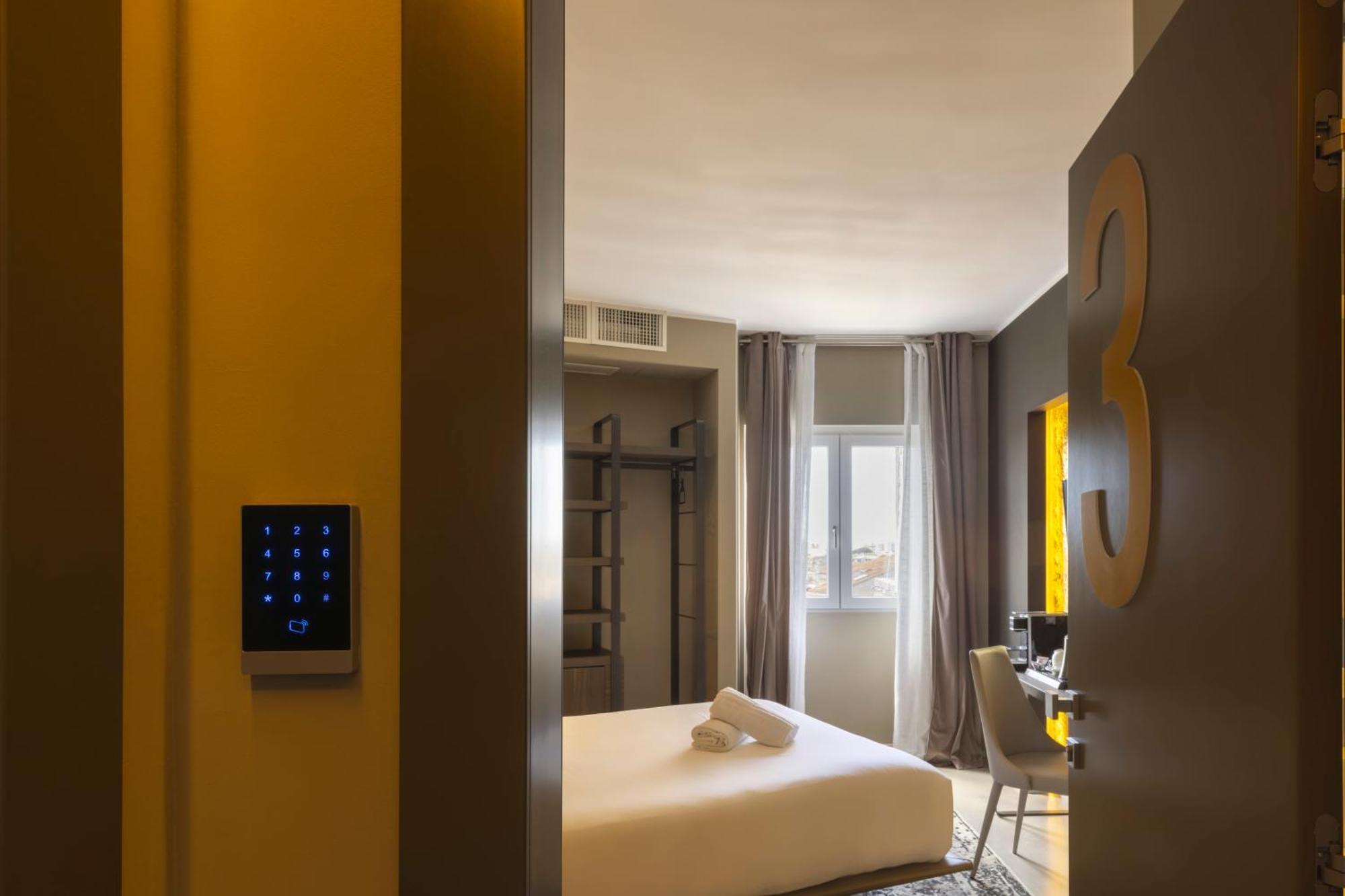 Bed and Breakfast Milestone (Adults Only) Куарту-Сант'Элена Экстерьер фото