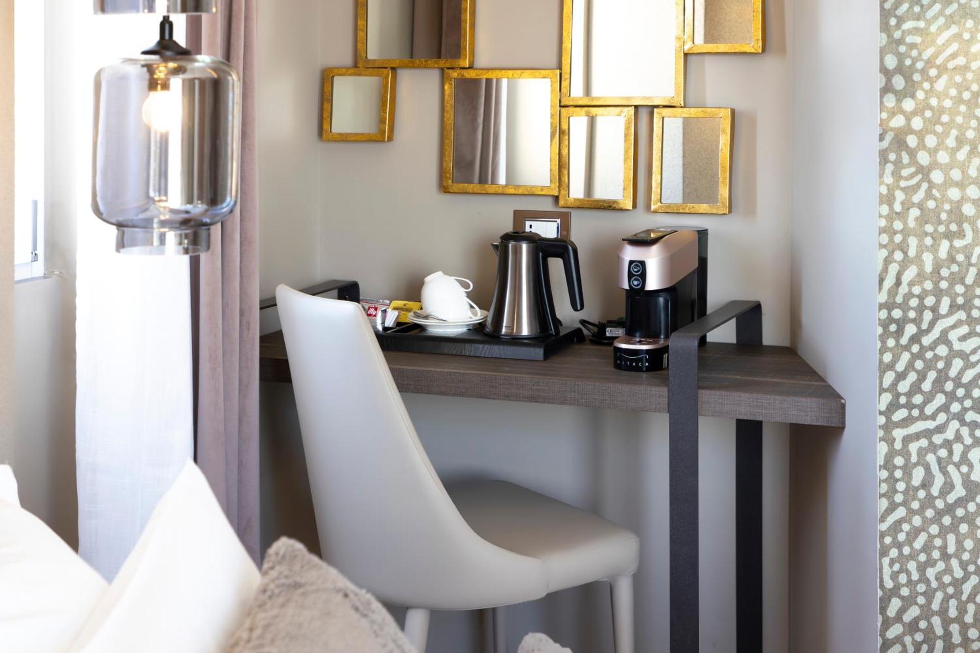 Bed and Breakfast Milestone (Adults Only) Куарту-Сант'Элена Экстерьер фото